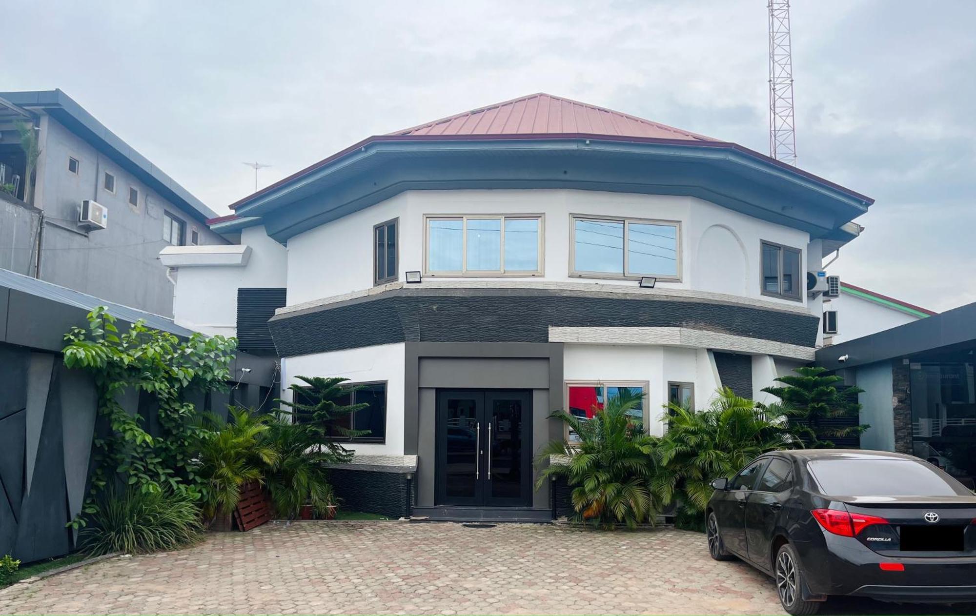 Sky Suites East Legon Аккра Экстерьер фото