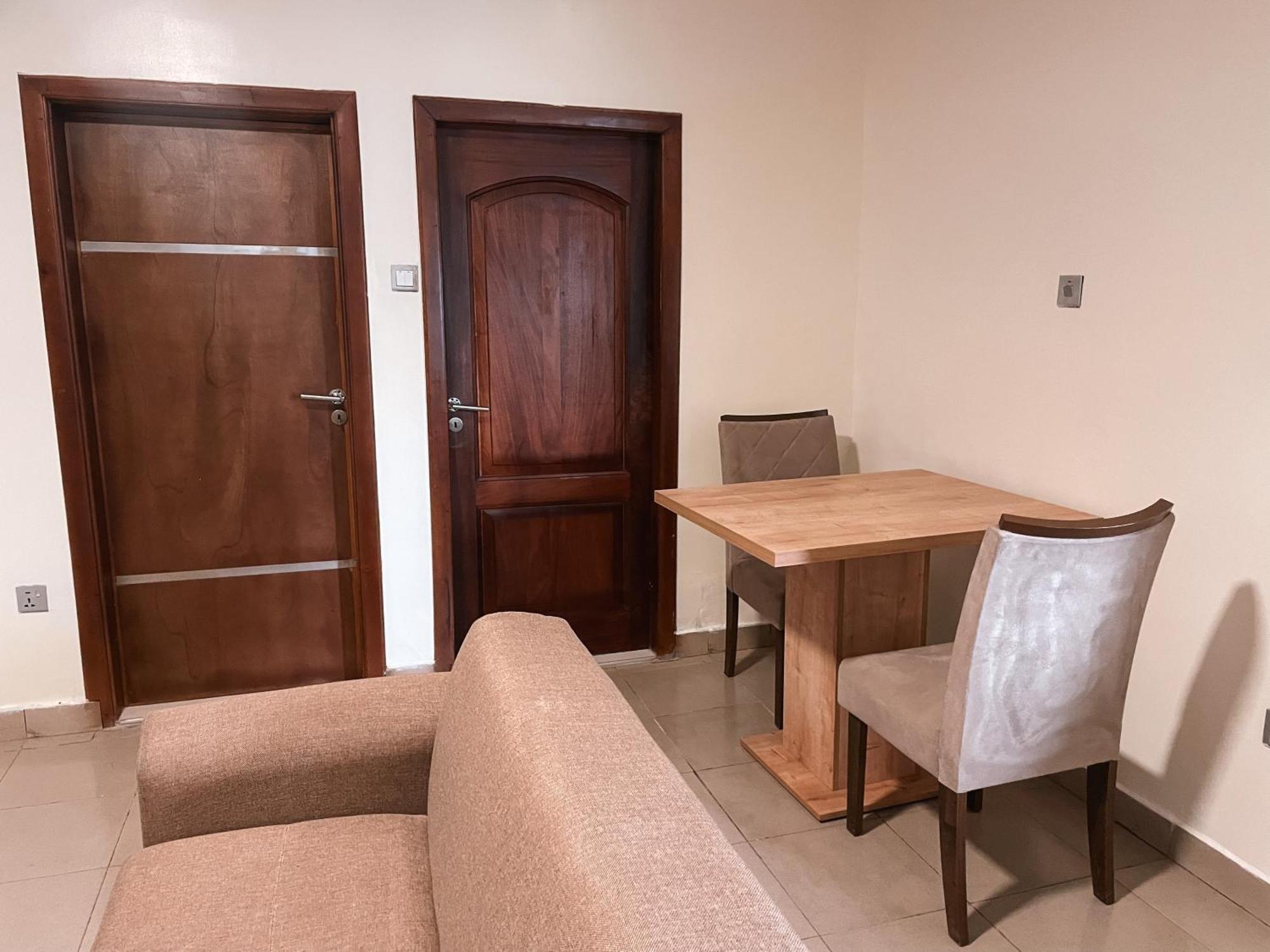 Sky Suites East Legon Аккра Экстерьер фото