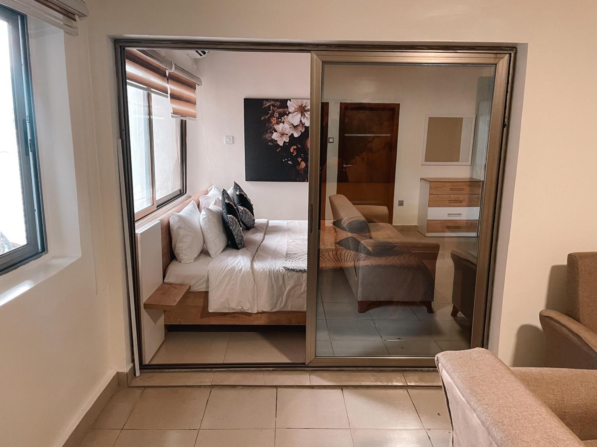 Sky Suites East Legon Аккра Экстерьер фото